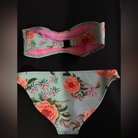 Triangl Floral Bandeau Bikini. Top Medium, Bottom-Large. - Picture 2 of 7